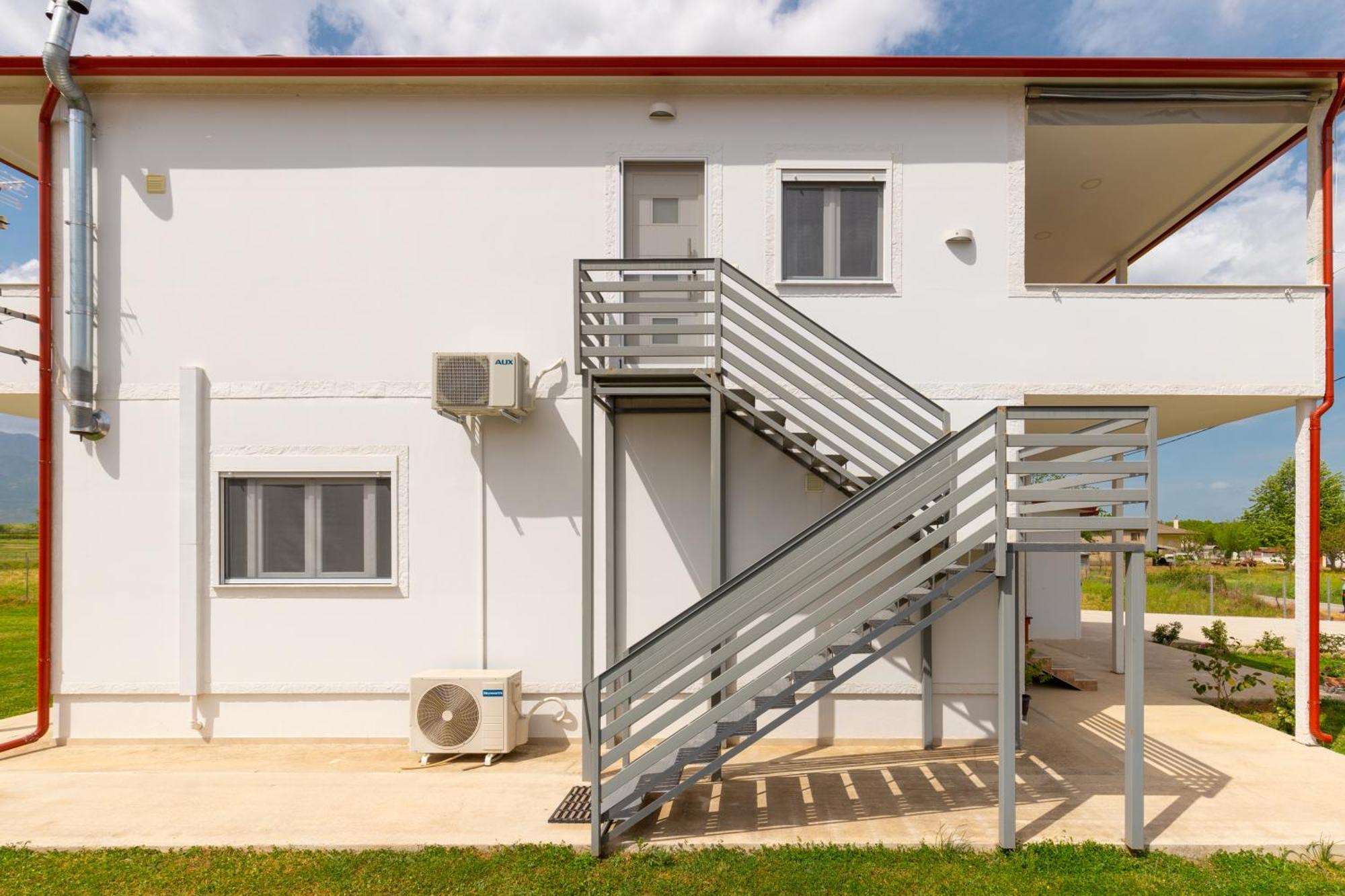 Countryside Apartments First Floor Трикала Экстерьер фото